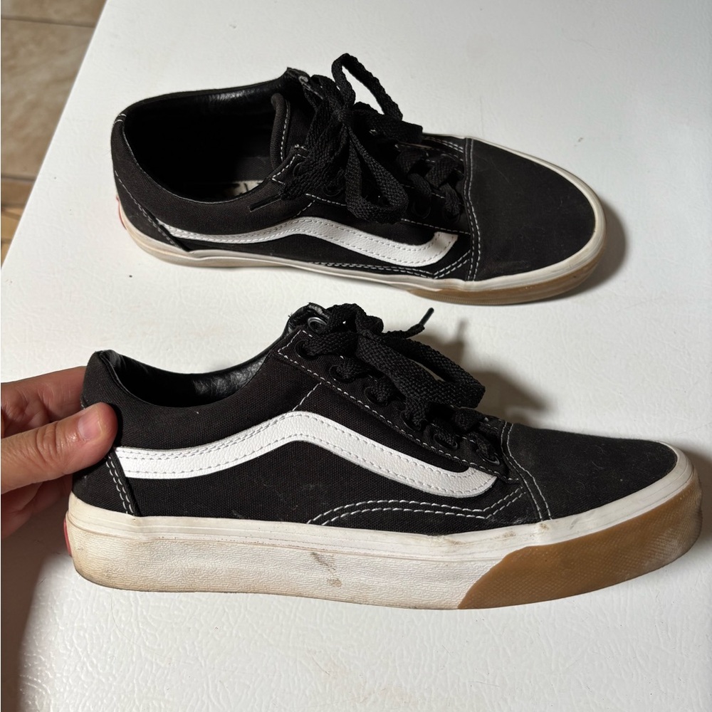 Vans - Picture 2 of 5